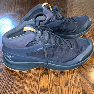 ARC’TERYX Aerios FL Men’s 10 - great condition!